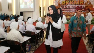 beri-motivasi-ratusan-mahasiswa-baru-stikes-banyuwangi,-ipuk-ingatkan-penguasaan-skil-dan-kompetensi-–-tribunjatim.com