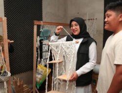 Armed with YouTube Tutorials, Mother in Banyuwangi Achieves Turnover of Hundreds of Millions of Rupiah from Macrame Crafts – Tribunjatim.com