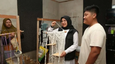 berawal-hobi-buat-makrame,-perempuan-di-banyuwangi-bisa-raup-omset-ratusan-juta-per-bulan