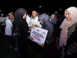 Ipuk Regent Hands Over Incentives to 14 More Thousands of Koran Teachers in Banyuwangi – Tribunjatim.com