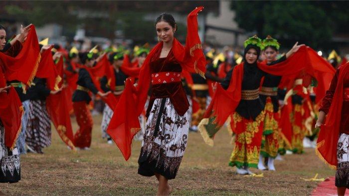 pertunjukan-keren-desa-yosomulyo-di-banyuwangi,-gelar-atraksi-kolosal-seribu-penari-–-tribunjatim.com