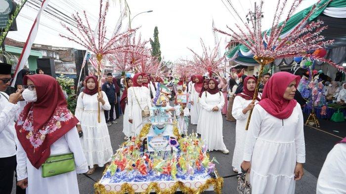 menilik-peringatan-maulid-nabi-muhammad-dengan-tradisi-endhog-endhogan-di-banyuwangi,-meriah-–-tribunjatim.com