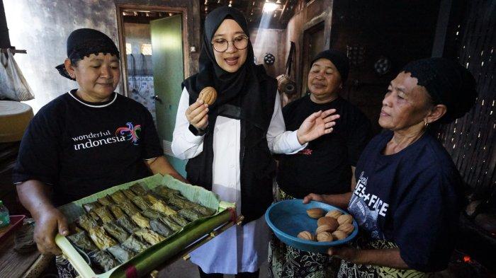 legitnya-kue-klemben-tradisional-dari-desa-adat-banyuwangi,-sudah-ada-sejak-era-belanda-–-tribunjatim.com