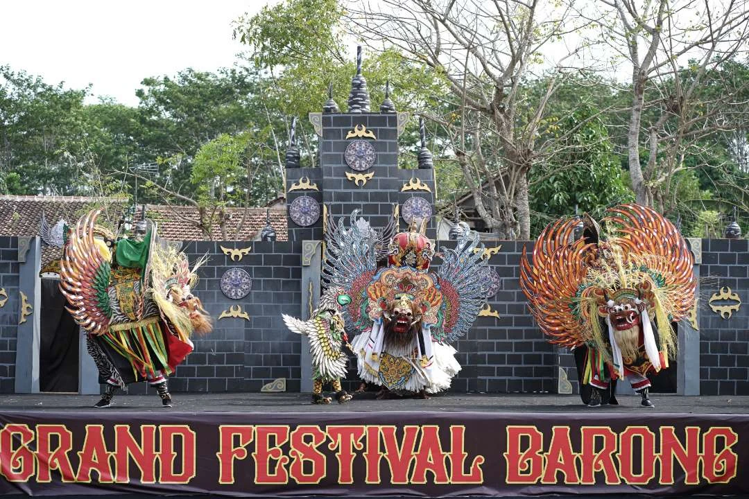 banyuwangi-gelar-festival-barong-kumbo,-dimotori-anak-anak-muda