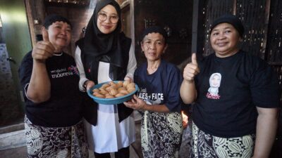 nikmatnya-kue-klemben-dari-desa-adat-tradisional-di-banyuwangi