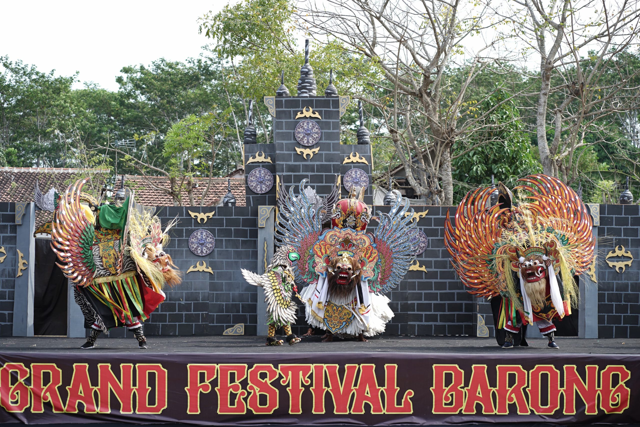 ragam-barong-banyuwangi-ditampilkan-dalam-festival-barong-kumbo