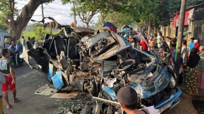 four-victims-killed-in-2-elf-vs-towing-accident-in-banyuwangi