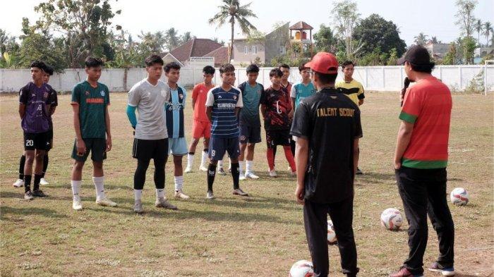 ajak-pesepak-bola-muda-ikut-seleksi-pemain-persewangi,-regent:-persewangi-milik-kita-bersama-–-tribunjatim.com