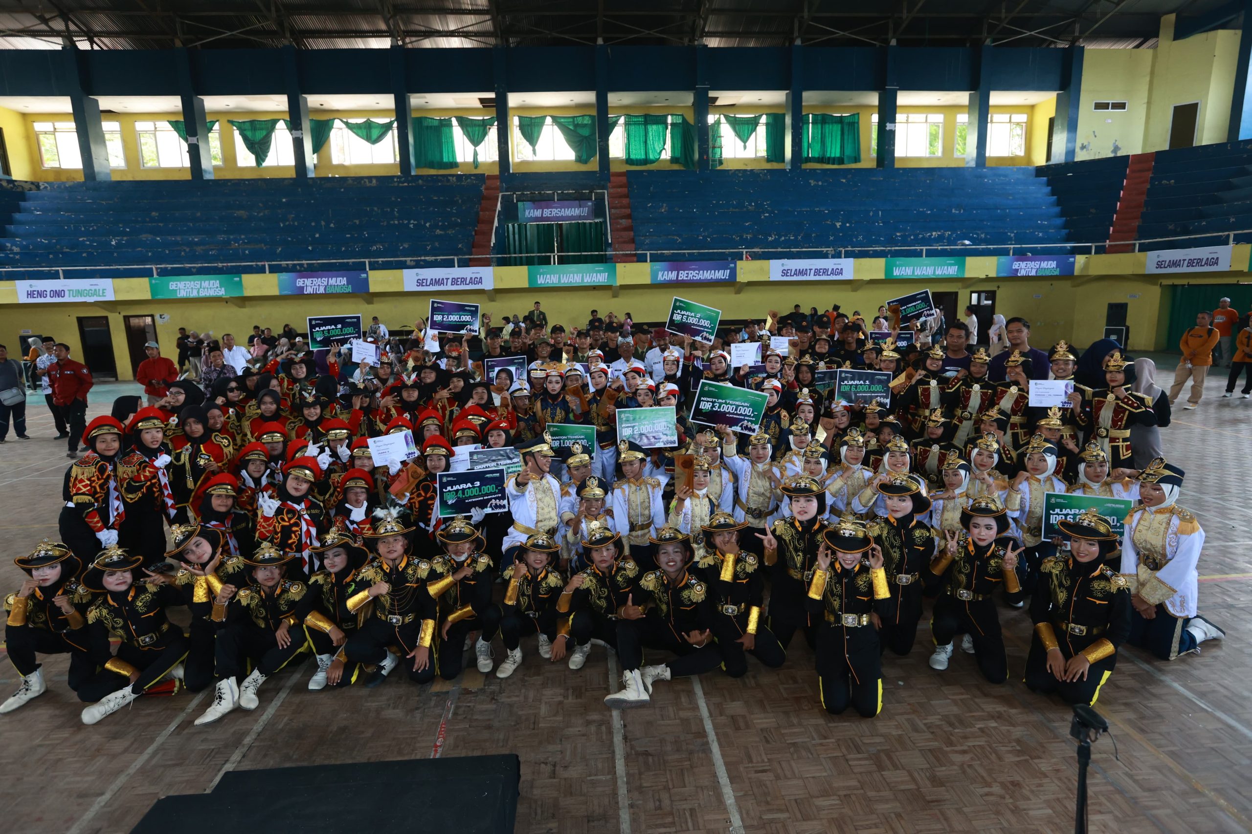 plt-bupati-sugirah-tutup-lomba-kreasi-baris-berbaris-banyuwangi