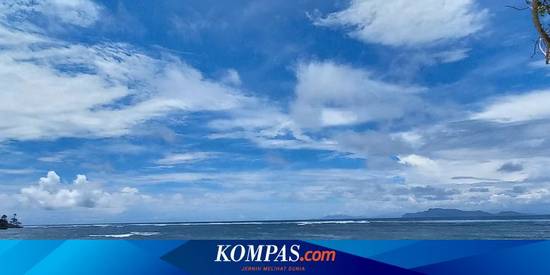 keindahan-alam-maldives-ala-indonesia-di-pantai-teluk-biru-banyuwangi