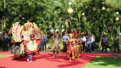 disambut-meriah,-kirab-pataka-jer-basuki-mawa-beya-tiba-di-banyuwangi