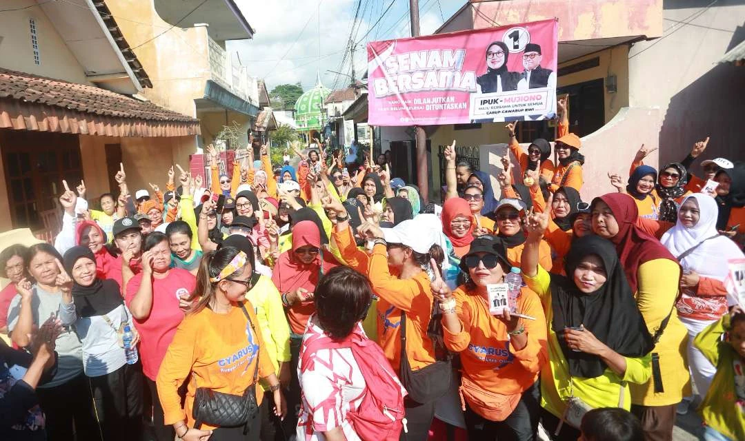 senam-bersama,-warga-dukung-ipuk-lanjutkan-kepemimpinan-di-banyuwangi