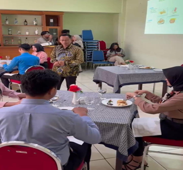 table-manner-dorong-duta-vokasi-sebagai-duta-etika-berkuliner-bangsa