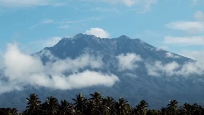 muncul-ratusan-gempa-tektonik,-kondisi-gunung-raung-yang-masih-status-waspada