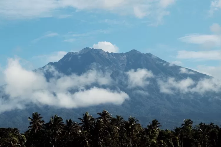 muncul-ratusan-gempa-tektonik,-kondisi-gunung-raung-yang-masih-status-waspada