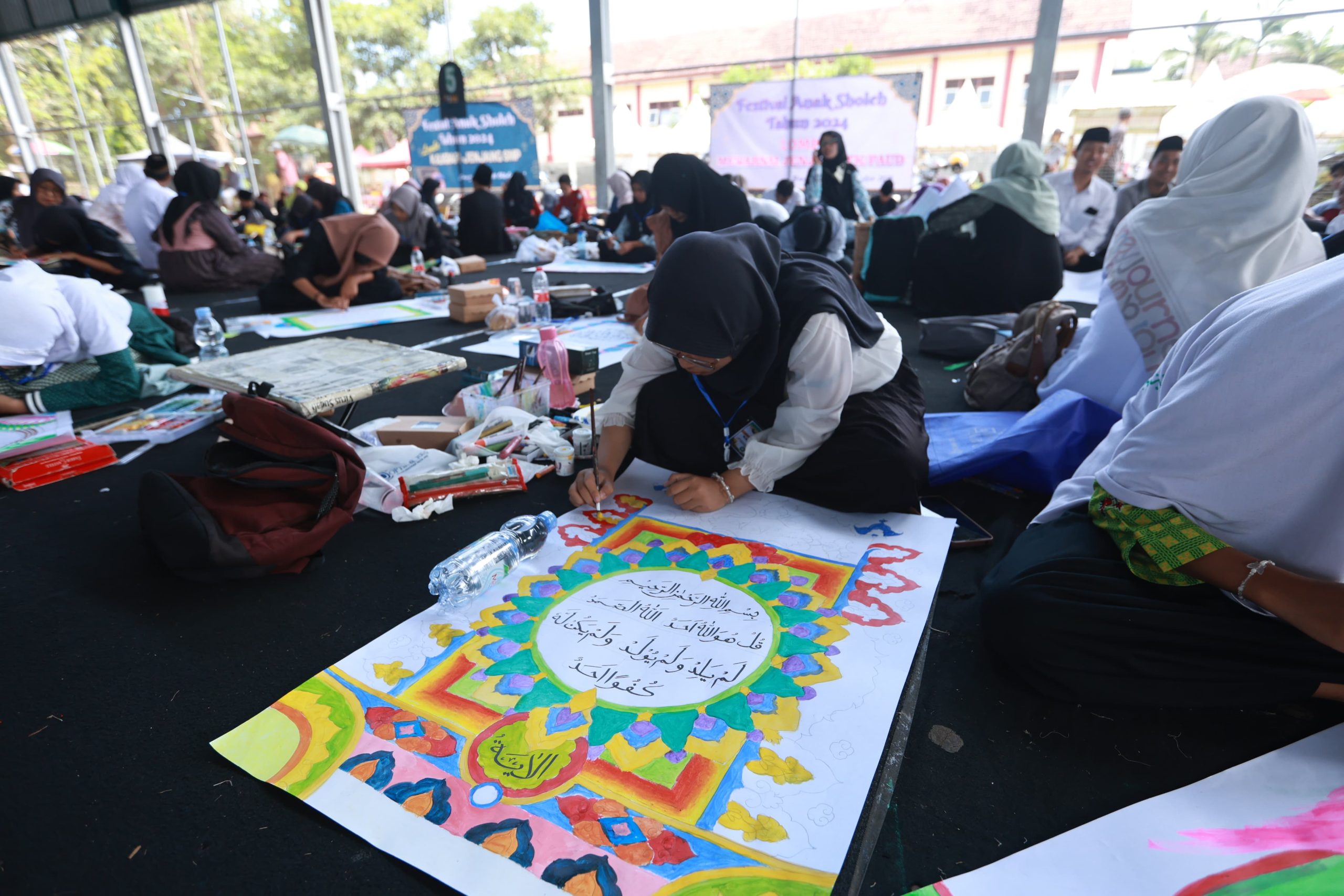 serunya-ratusan-siswa-banyuwangi-ikuti-festival-anak-sholeh